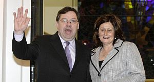 Taoiseach Brian Cowen with his wife Mary outside Government Buildings tonight after winning a motion of confidence in his leadership this evening. Taoiseach Brian Cowen with his wife Mary outside Government Buildings tonight after winning a motion of confidence in his leadership this evening.