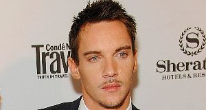 Hollywood star Jonathan Rhys-Meyers received a royal welcome from Trinity College students at the weekend.