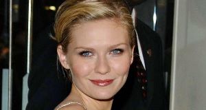 Kirsten Dunst approves of Lindsay Lohans rumoured romance with Samantha Ronson - as it sets a good example to her young fans.