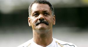 Peter de Villiers has made 10 changes to his South Africa side to face the British and Irish Lions in the third Test at Ellis Park on Saturday.