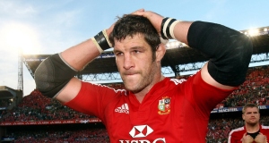 Simon Shaw stands dejected after the final whistle.