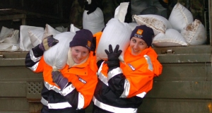Members of West Cork Civil Defence assist the Army in distributing sandbags in Skibbereen this morning.