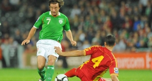 Stephen Hunt battles for possession with Milan Jovanovic Stephen Hunt battles for possession with Milan Jovanovic