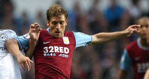 Aston Villa midfielder Stiliyan Petrov has ended speculation about his future by signing a new four-year contract today.